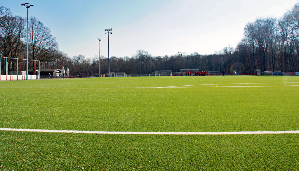 Sportplatzbau Kosten für einen Natur oder Kunstrasenplatz berechnen