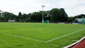 Hybridrasen Fussballplatz: Was kostet ein Hybridrasen und welche Vorteile hat ein Sportplatz mit Hybridrasen im Vergleich zu einem Kunstrasen.