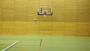 Was kostet eine Prallwand für die Sporthalle? Der Preis für Prallwandsysteme variiert je nach Qualität und Material des Prallschutzsystems