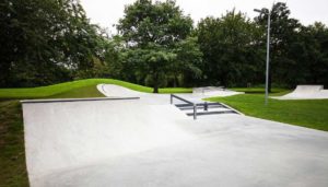Skatepark bauen: Kosten für Planung und Bau eines Skatepark einer Skatepark Bowl Anlage oder eines Skatepark mit Miniramo und Skatepark Elementen. Kosten, Planung und Informationen für Skatepark Projektstarter.
