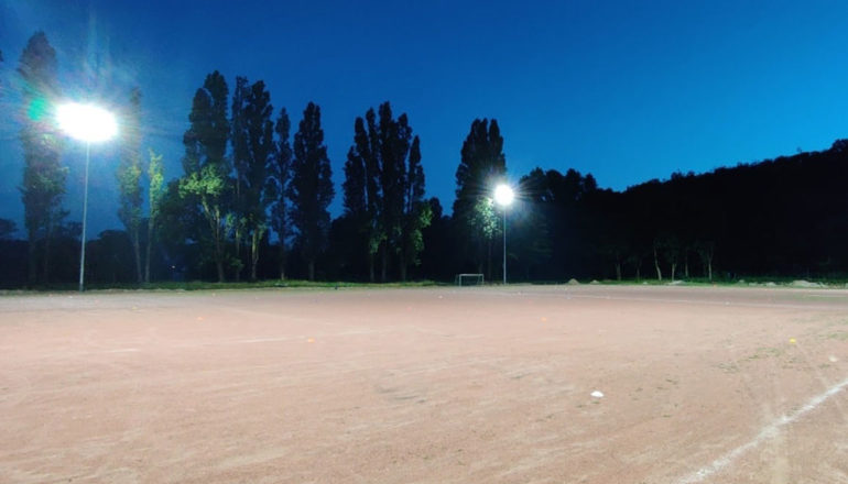 LED Flutlicht Sportplatz: Neue LED Flutlichtanlage für den Sportplatz: Kosten, Förderprogramme für Flutlichtprojekte und mehr