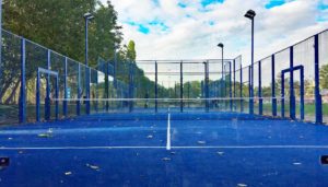 Outdoor Padelplatz: Kosten für einen Padelplatz bauen. Informationen für Vereine zur Förderung und Finanzierung eines Padelplatzes.