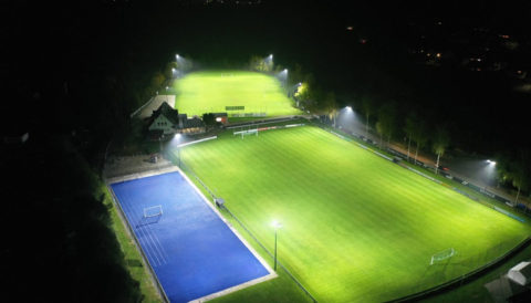 LED Flutlichtanlage von Lumosa. LED Flutlicht für den Sportplatz - mit einer neuen Sportplatzbeleuchtung und Sportstättenförderung für LED Flutlicht.