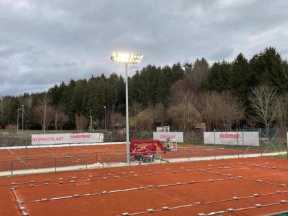 1-Mast-Flutlichtlösung: Tennis Prutting stellt auf!