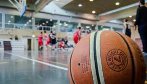 Sporthallenheizung sorgt für Komfort für Sportler und Zuschauer von Sportveranstaltungen.