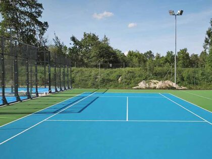 Von Padel bis Pickleball – von Allwetterplätzen bis Flutlicht