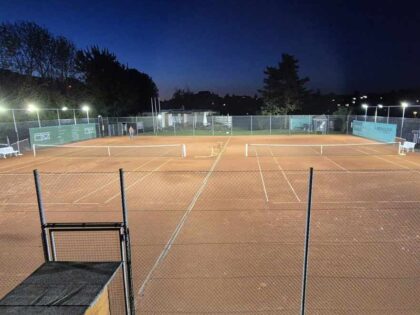 TC Münchingen: Erste Anlage mit dem LUXO LED Tennis Sportlichtsystem